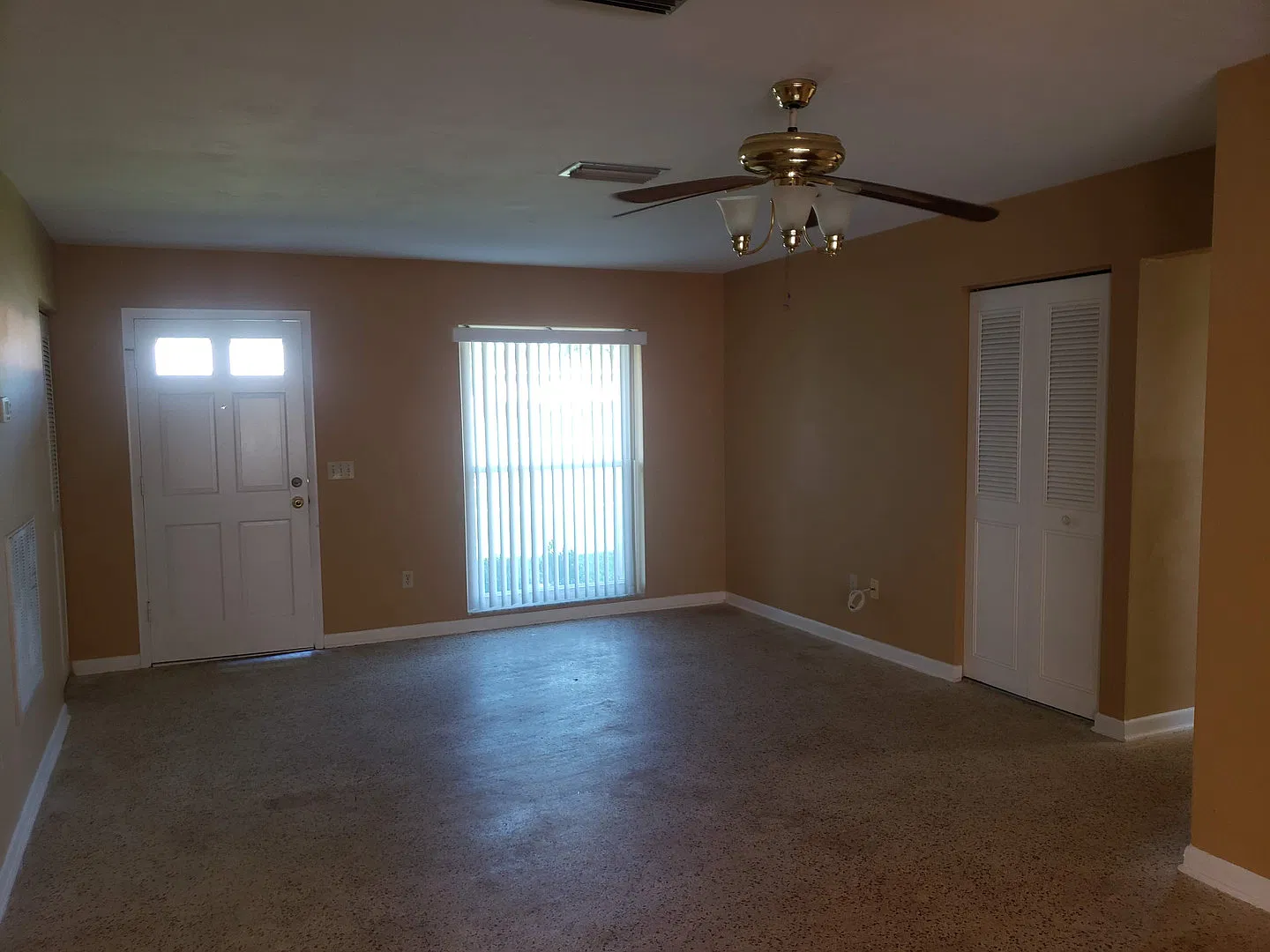 Nice 2/1/1 fenced home on North Citrus Springs Blvd — Photo 4