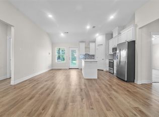 1208 Henderson Rd, Angleton, TX 77515