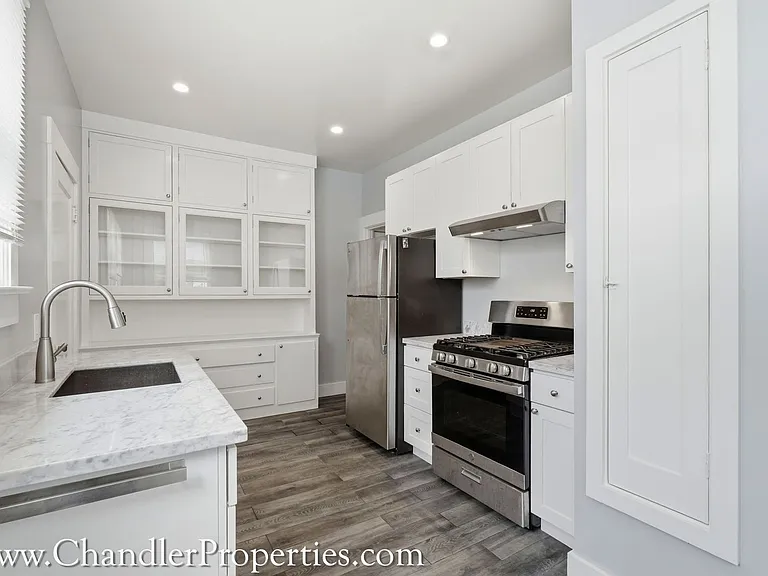 764 N Point St — Photo 3