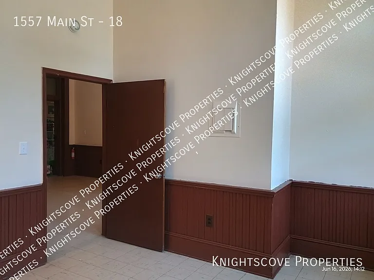 1557 Main St #18 — Photo 8