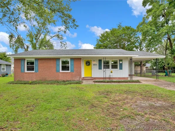 5571 Heather St, Hope Mills, NC 28348