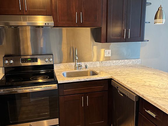 3rd image of 500 El Camino Real APT 208