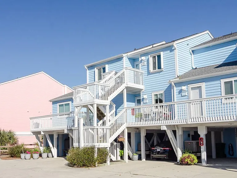 403 Dolphin Ct — Photo 2