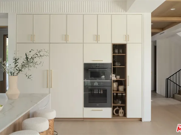 151 S Westgate Ave, Los Angeles, CA 90049