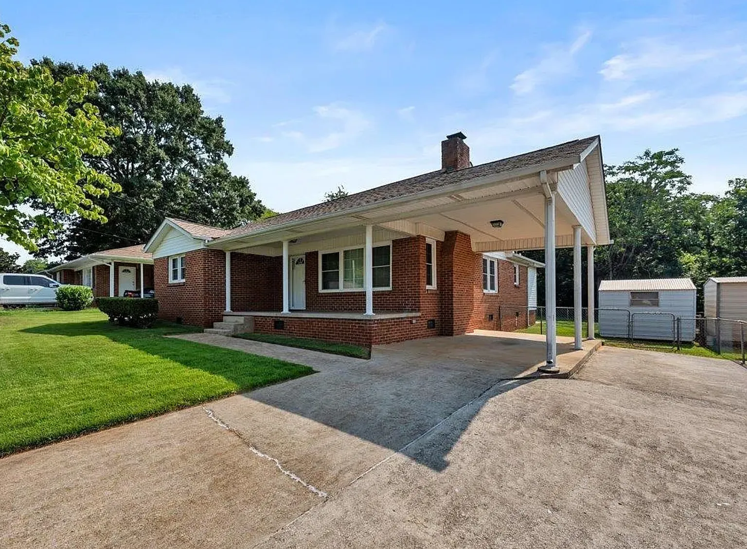 3 bed, 1326 sqft, $1,400 — Photo 2