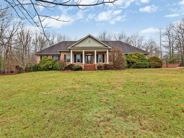 499 Laurel Cir, Crossville, TN 38555