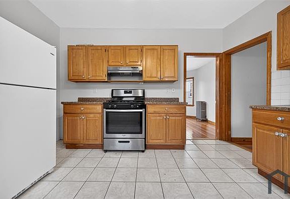 2nd image of 81 Dakota St Floor 3