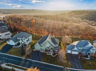 10112 Trails End Rd, Chanhassen, MN 55317