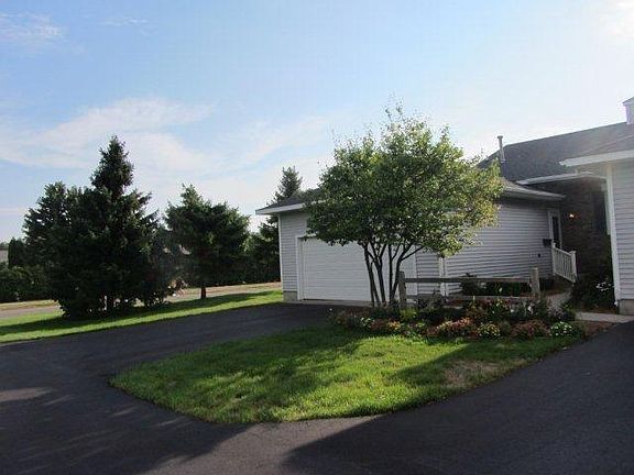 3rd image of 200 Blossom Dr