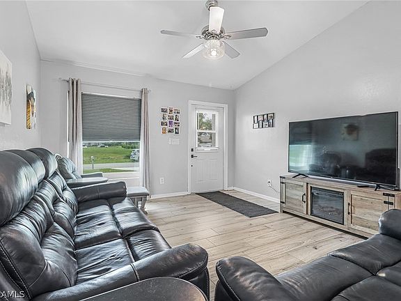 4th image of 1405 NE 17th Pl