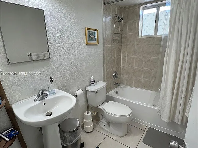 458 SW 10th St #4 — Photo 8