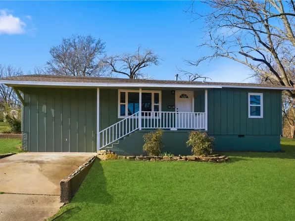 1126 S 2nd St, Stilwell, OK 74960