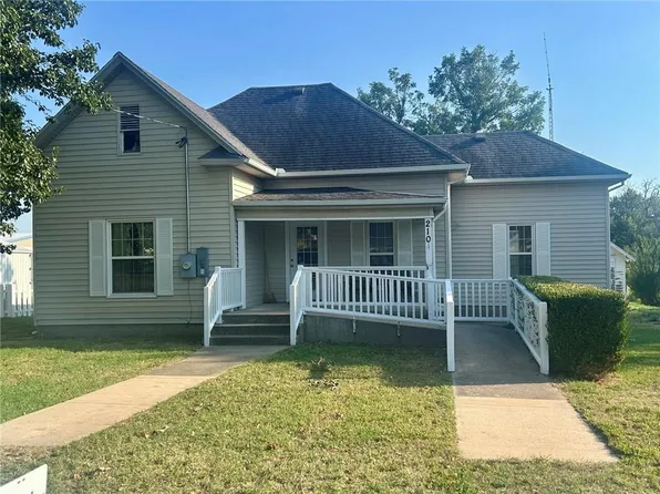 210 Main St, Galesburg, KS 66740