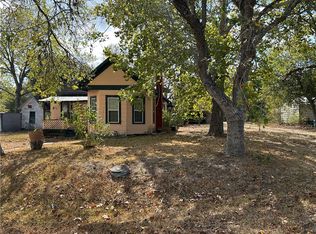 547 W Franklin St, Goliad, TX 77963