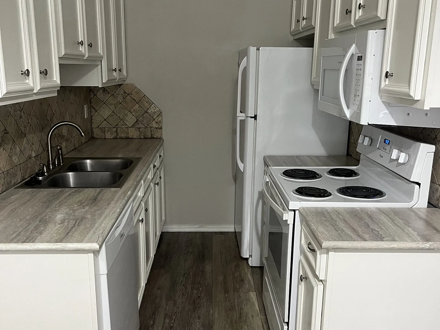 2 bed, 1.5 bath, 1080 sqft, $900 — Photo 3