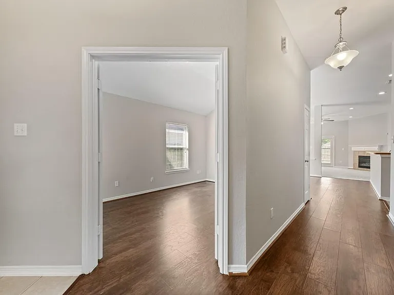 1014 Cavern Brook Ln — Photo 4