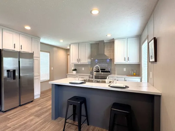 635 Reindeer Cir #201, Midway Park, NC 28544