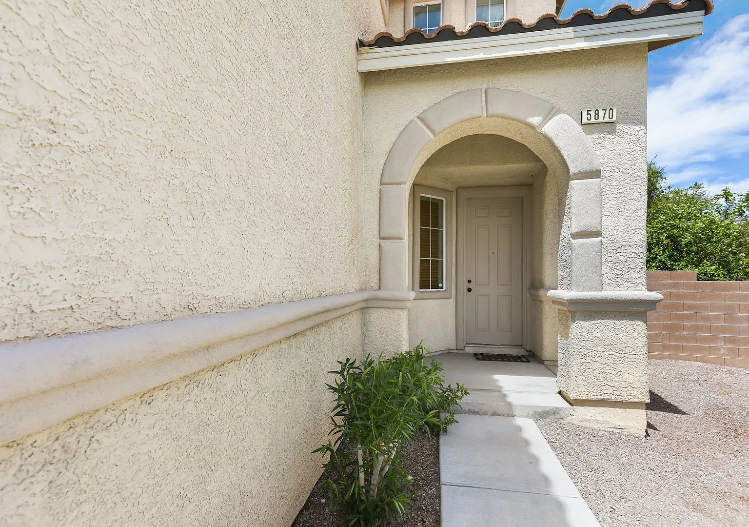 Beautiful Southwest Vegas 3 Bedroom Home — Photo 4