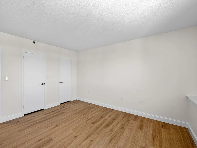 300 Lynn Shore Dr #911 — Photo 11