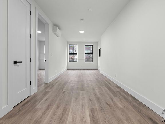 3rd image of 900 Rogers Ave #3L