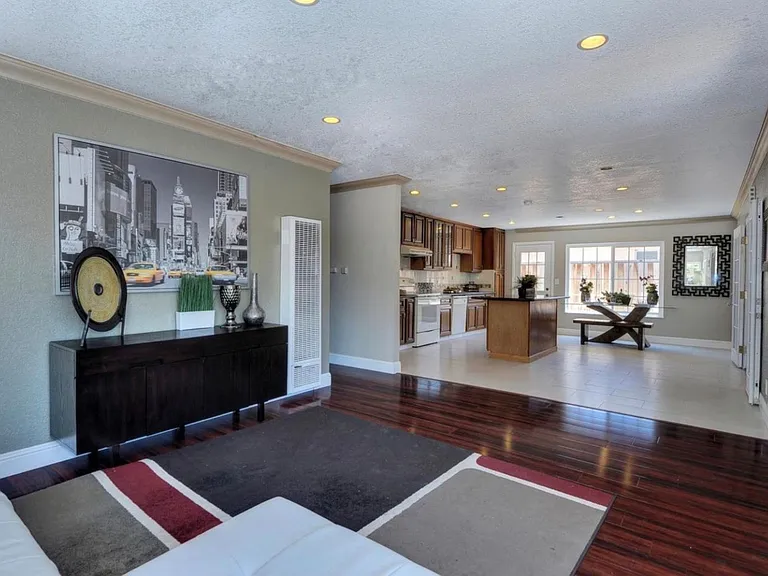 458 Holly Way — Photo 1