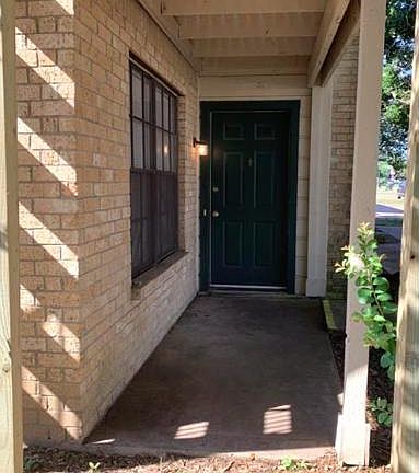 2nd image of 810 Navarro Dr APT A