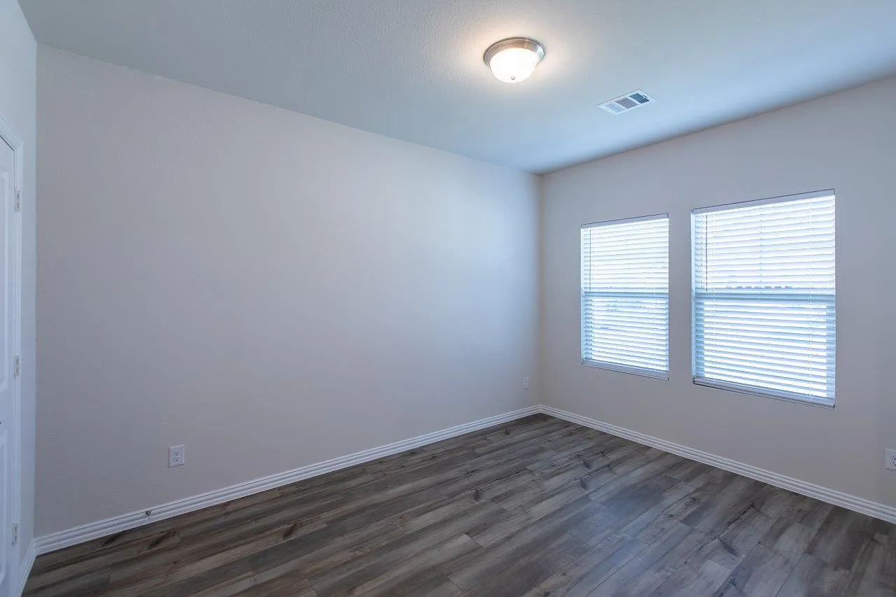 4 bed, 2.5 bath, 2973 sqft, $2,800 — Photo 4