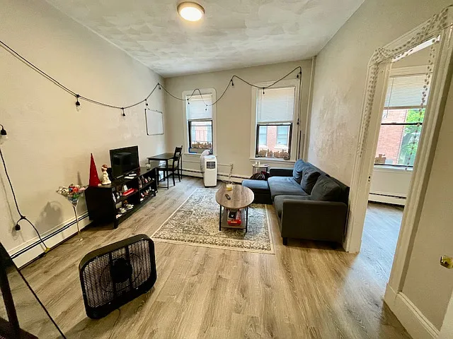 26.5 Charter St #2 — Photo 2