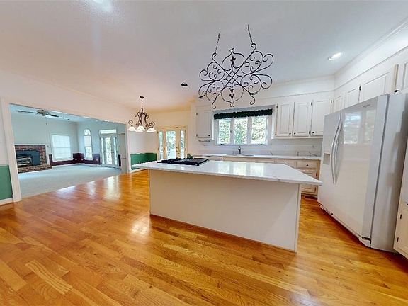 3rd image of 9194 Ivy Banks Dr