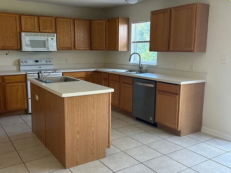 2940 Bedford St — Photo 14