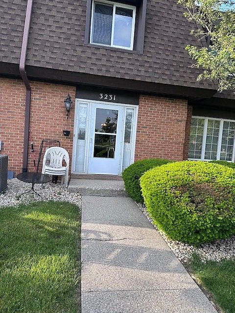 1st image of 3231 Chestnut Dr