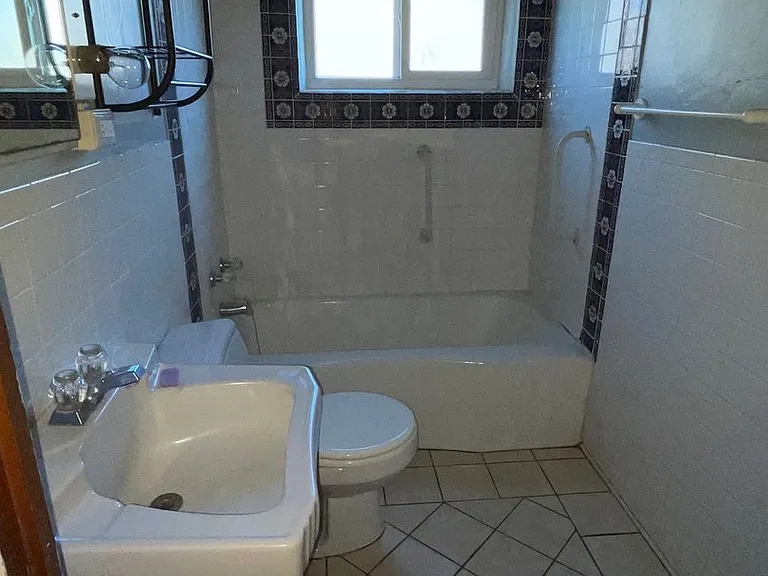 2210 W Alameda St — Photo 8
