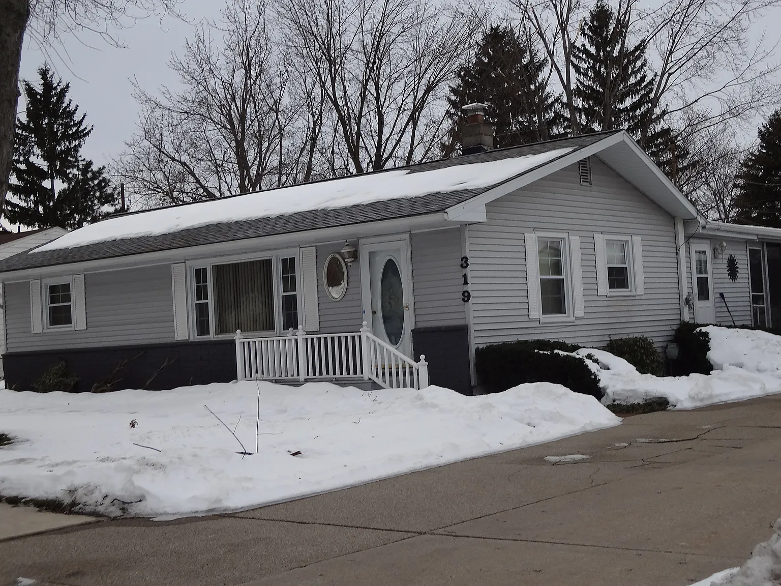 319 Richard Ave photo 1