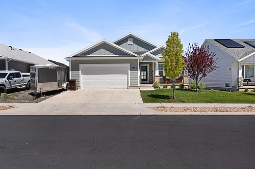 1841 E Magnolia Cir Photo 1