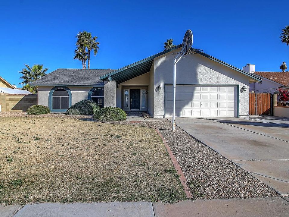 1st image of 8220 W Larkspur Dr