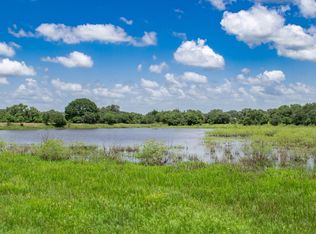 682 Fm, Yoakum, TX 77995