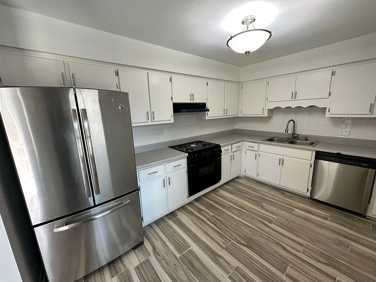 3 bed, 2.5 bath, 1600 sqft, $1,800 — Photo 3