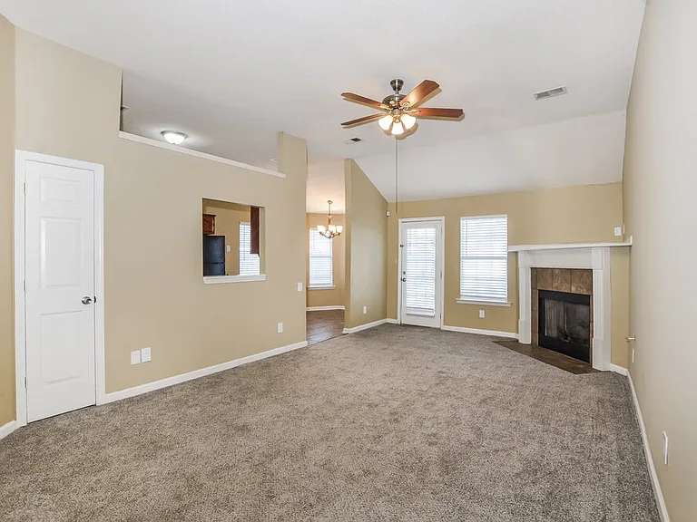 7642 Fox Hunt Dr E — Photo 4
