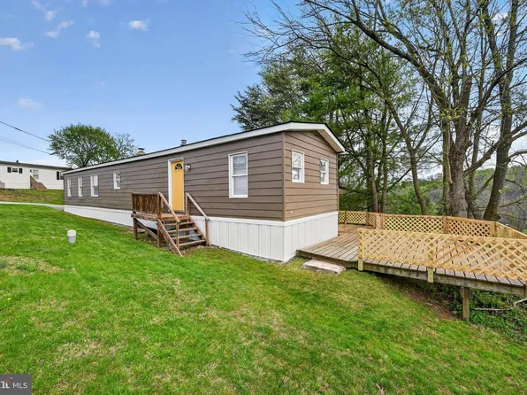 122 Penn Dr, Coatesville, PA 19320