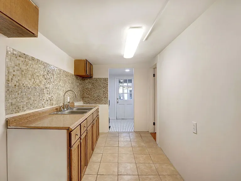 2130 E Gwinnett St — Photo 20