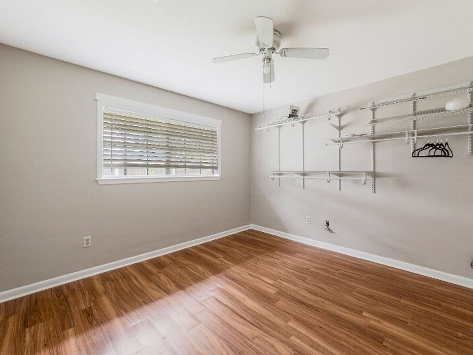2nd image of 130 Huggins Rd APT A