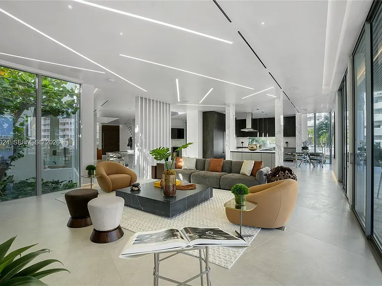 501 Palm Dr — Photo 16