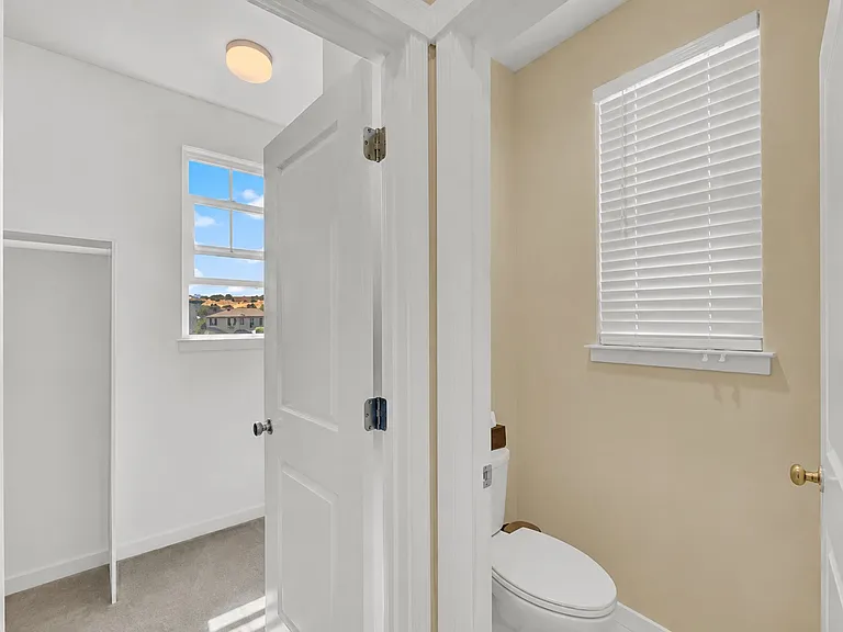 339 Emory Ct — Photo 38