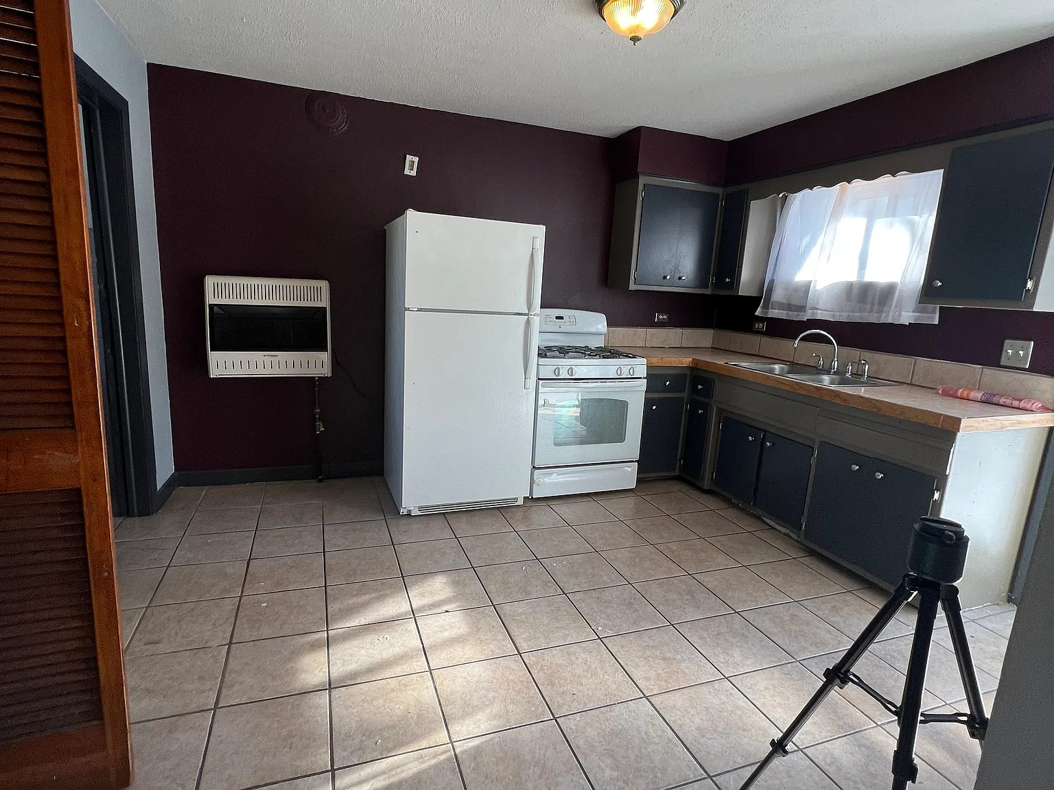 2324 S Leavitt St — Photo 3