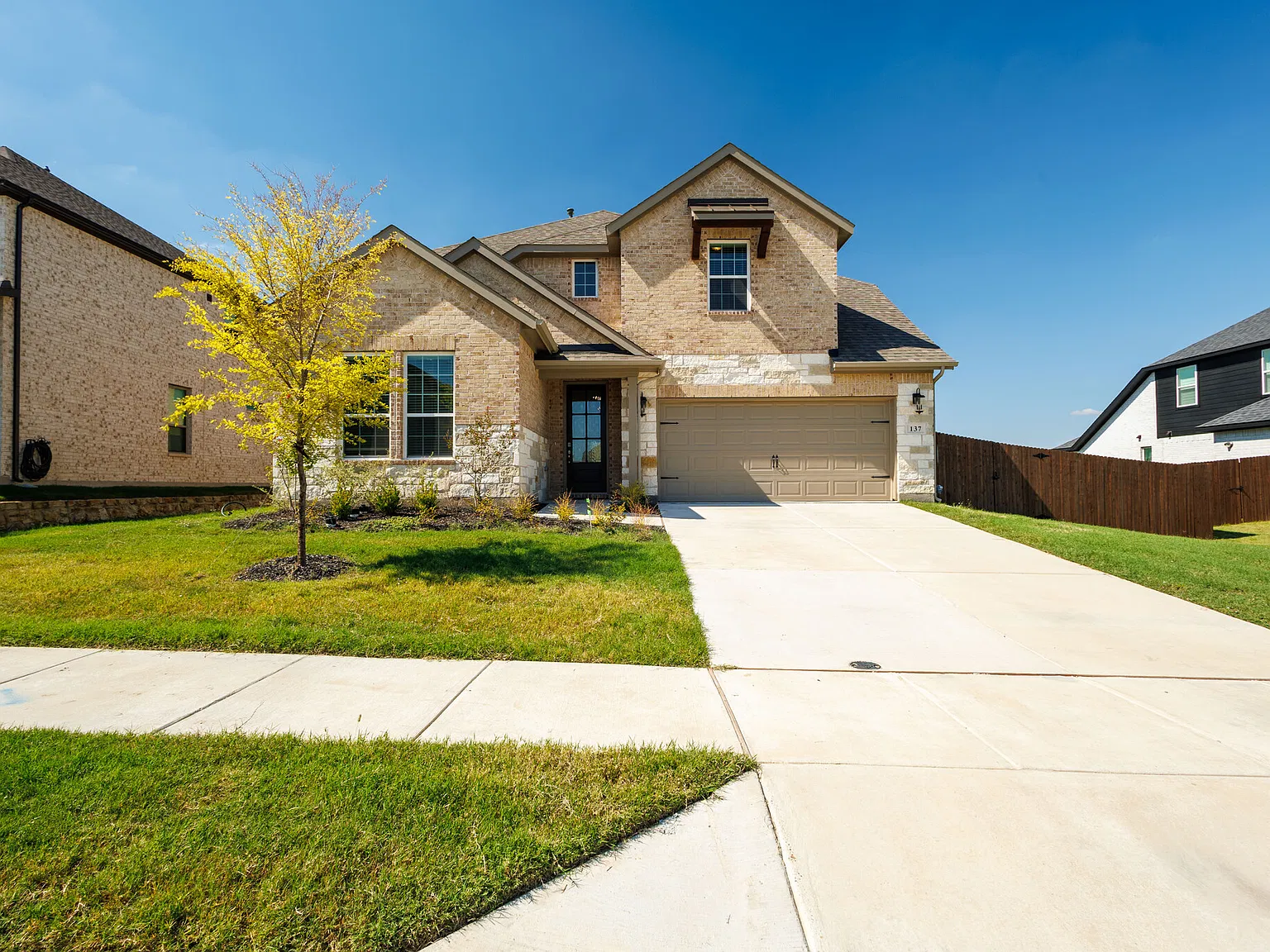 5 bed, 2932 sqft, $3,299 — Photo 2