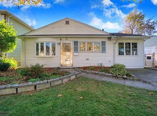 106 Champlain Ave, Staten Island, NY 10306