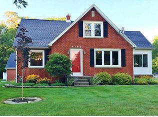 6182 Webster Rd, Orchard Park, NY 14127