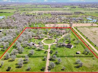 530 Chisolm Trl, Wallis, TX 77485