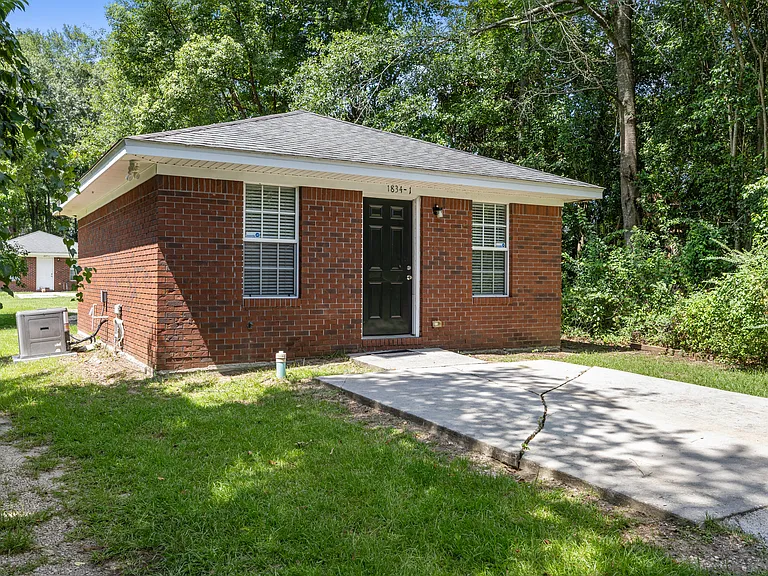 1834-1 Westminster Dr — Photo 6