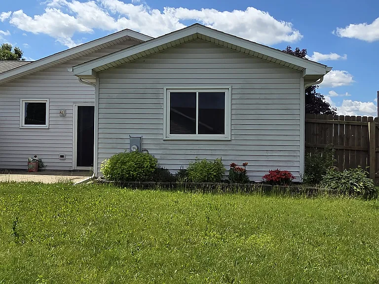 1610 Beech Dr — Photo 13